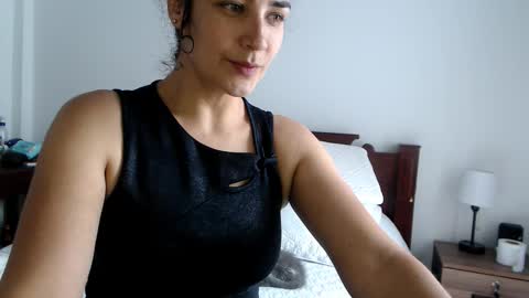 Snapshot of sweetsmile28 chatting on 8, 9, 2025 Dianis online show from 8, 9, 2025