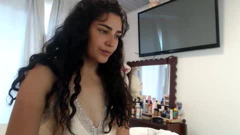 Snapshot of sweetsmile28 chatting on 3, 11, 2025 Dianis online show from 3, 11, 2025