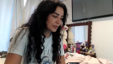 Snapshot of sweetsmile28 chatting on 6, 11, 2025 Dianis online show from 6, 11, 2025