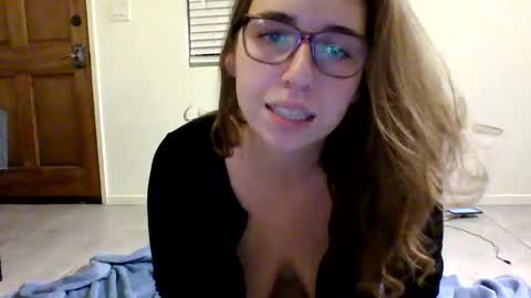 Snapshot of sweetsocalgirl chatting on 4, 3, 2025 sweetsocalgirl online show from 4, 3, 2025