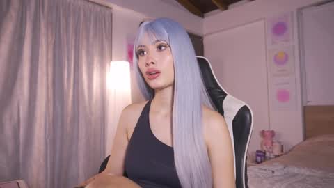 Cat independent model  online show from 14, 10, 2025