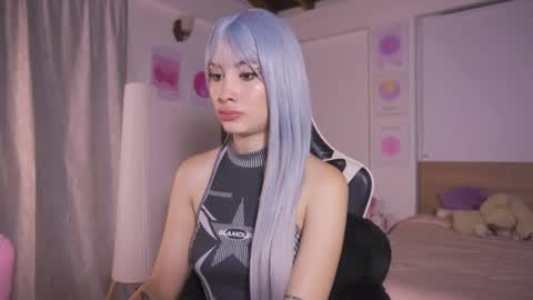 Cat independent model  online show from 19, 10, 2025