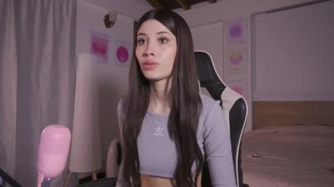 Cat independent model  online show from 3, 11, 2025