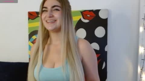 Snapshot of sweett_minionn chatting on 5, 1, 2025 IG valeen mo Vale My schedule Monday to Friday900 am - 300 pm online show from 5, 1, 2025