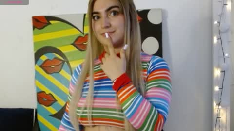 Snapshot of sweett_minionn chatting on 6, 1, 2025 IG valeen mo Vale My schedule Monday to Friday900 am - 300 pm online show from 6, 1, 2025