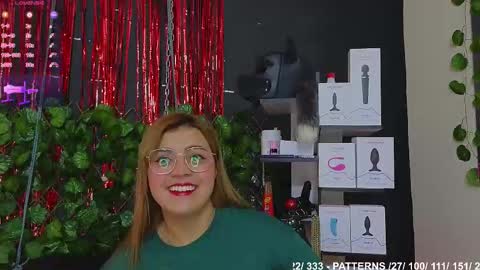 Snapshot of sweett_mollyy chatting on 8, 11, 2025 Molly - INDEPENDENT MODEL online show from 8, 11, 2025