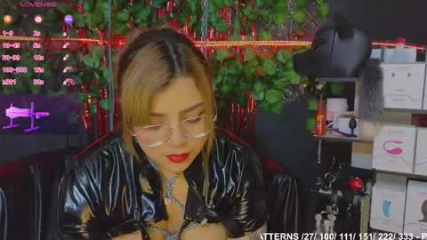 Snapshot of sweett_mollyy chatting on 28, 11, 2025 Molly - INDEPENDENT MODEL online show from 28, 11, 2025