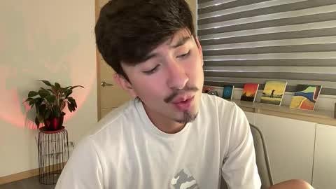 Snapshot of sweettaaron chatting on 28, 10, 2025 Andy online show from 28, 10, 2025