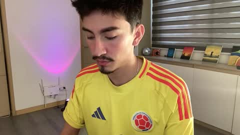 Snapshot of sweettaaron chatting on 25, 11, 2025 Andy online show from 25, 11, 2025