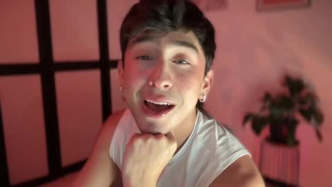 Snapshot of sweettaaron chatting on 24, 4, 2026 Andy online show from 24, 4, 2026