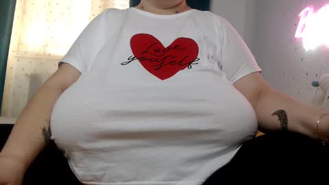 Snapshot of sweettm chatting on 2, 3, 2025 Maya online show from 2, 3, 2025