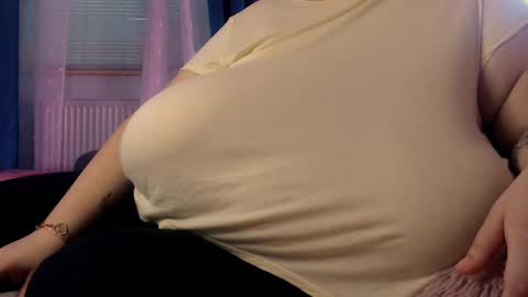 Snapshot of sweettm chatting on 8, 3, 2025 Maya online show from 8, 3, 2025