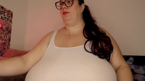 Snapshot of sweettm chatting on 10, 11, 2025 Maya online show from 10, 11, 2025