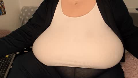 Snapshot of sweettm chatting on 28, 11, 2025 Maya online show from 28, 11, 2025