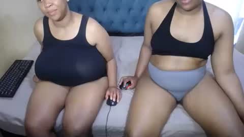 Snapshot of sweetwetebony2 chatting on 17, 11, 2025 sweetwetebony2 online show from 17, 11, 2025