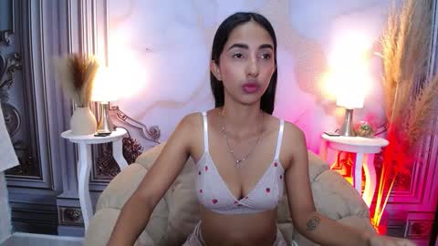 Snapshot of sweetylally chatting on 21, 11, 2025 LAURA online show from 21, 11, 2025