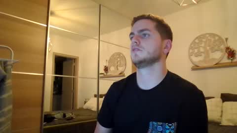 Snapshot of syl092 chatting on 6, 1, 2025 syl092 online show from 6, 1, 2025