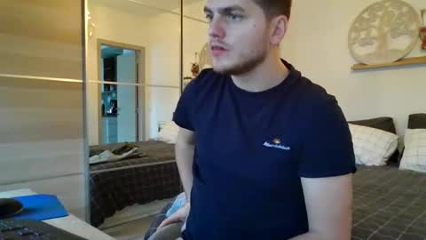 Snapshot of syl092 chatting on 8, 1, 2025 syl092 online show from 8, 1, 2025