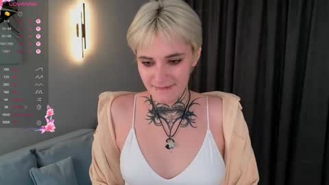 Snapshot of sylviacook chatting on 21, 12, 2025 Maria online show from 21, 12, 2025