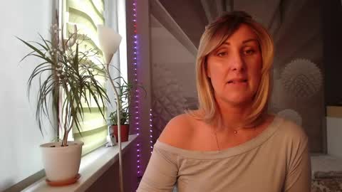 Sylvia online show from 23, 4, 2026