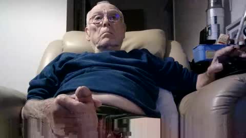 Snapshot of t11gger2 chatting on 10, 5, 2026 James online show from 10, 5, 2026