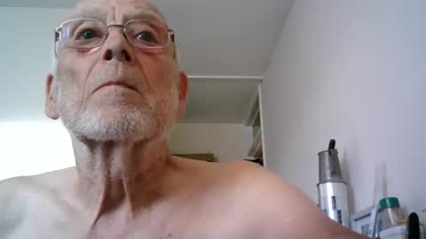 Snapshot of t11gger2 chatting on 4, 8, 2026 James online show from 4, 8, 2026