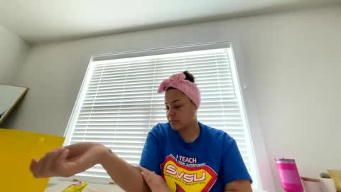 Snapshot of t_princess_t chatting on 5, 2, 2025 t_princess_t online show from 5, 2, 2025