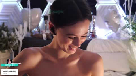 Snapshot of taanni_bc chatting on 21, 12, 2025 TAANNI online show from 21, 12, 2025