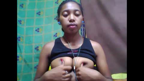 Snapshot of tahiriniah chatting on 2, 3, 2025 tahiriniah online show from 2, 3, 2025