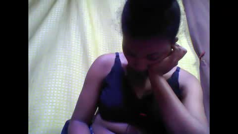 Snapshot of tahiriniah chatting on 5, 10, 2025 tahiriniah online show from 5, 10, 2025