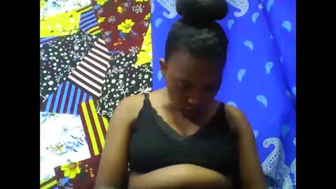 Snapshot of tahiriniah chatting on 3, 11, 2025 tahiriniah online show from 3, 11, 2025