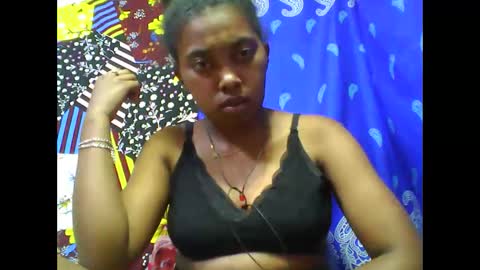 Snapshot of tahiriniah chatting on 4, 11, 2025 tahiriniah online show from 4, 11, 2025