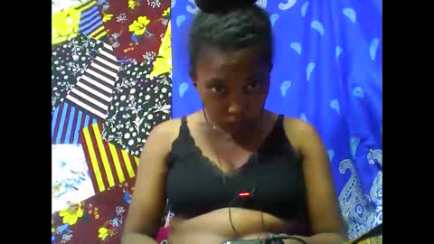 Snapshot of tahiriniah chatting on 7, 11, 2025 tahiriniah online show from 7, 11, 2025