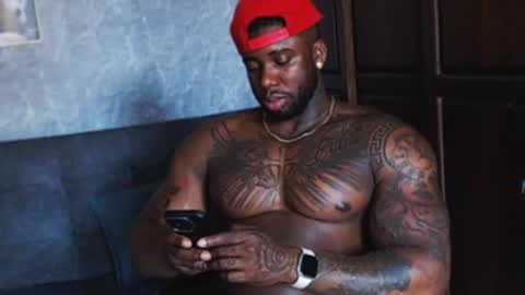 Tairon Tucke online show from 4, 12, 2024