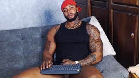 Tairon Tucke online show from 3, 2, 2025