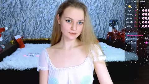 Snapshot of taissia_sweet chatting on 15, 12, 2025 Im Taya online show from 15, 12, 2025