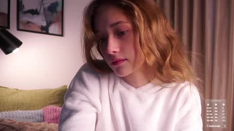 Snapshot of taitehambelton chatting on 3, 11, 2025 Mia online show from 3, 11, 2025