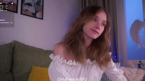 Snapshot of taitehambelton chatting on 15, 12, 2025 Mia online show from 15, 12, 2025