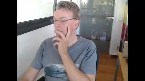 Snapshot of tall_dudenl chatting on 24, 4, 2026 Tall daddy online show from 24, 4, 2026