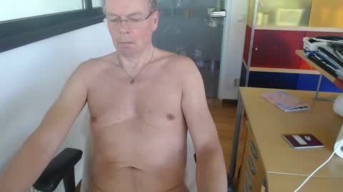 Snapshot of tall_dudenl chatting on 5, 5, 2026 Tall daddy online show from 5, 5, 2026