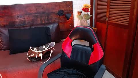 Snapshot of tamara_sanz1 chatting on 31, 12, 2024 online show from 31, 12, 2024