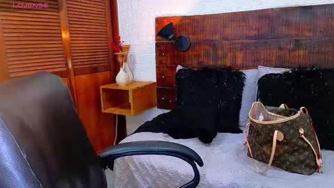 Snapshot of tamara_sanz1 chatting on 28, 9, 2025 online show from 28, 9, 2025