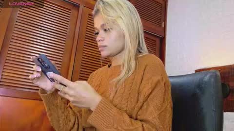 Snapshot of tamara_sanz1 chatting on 2, 10, 2025 online show from 2, 10, 2025
