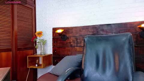 Snapshot of tamara_sanz1 chatting on 8, 11, 2025 online show from 8, 11, 2025