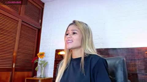 Snapshot of tamara_sanz1 chatting on 9, 11, 2025 online show from 9, 11, 2025