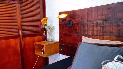 Snapshot of tamara_sanz1 chatting on 13, 11, 2025 online show from 13, 11, 2025