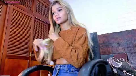 Snapshot of tamara_sanz1 chatting on 15, 11, 2025 online show from 15, 11, 2025