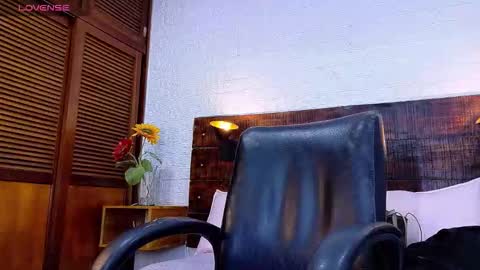 Snapshot of tamara_sanz1 chatting on 30, 11, 2025 online show from 30, 11, 2025