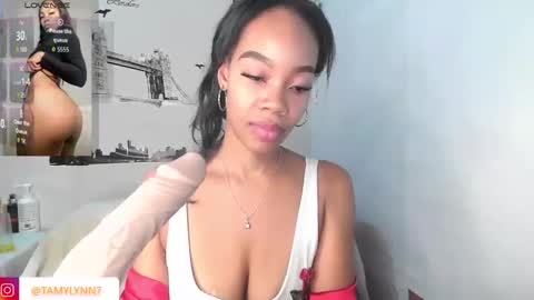 Snapshot of tamylynn05 chatting on 17, 10, 2025 tamylynn online show from 17, 10, 2025