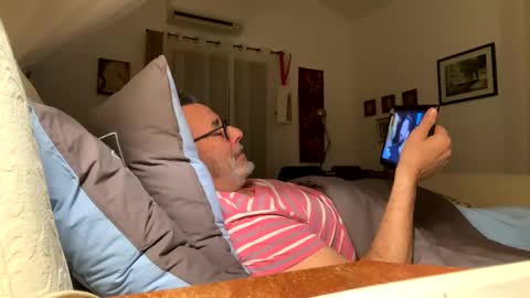 Dominique online show from 9, 2, 2025